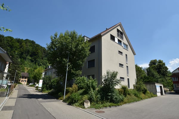 Grosszügige und lichtdurchflutete Maisonette-Wohnung mit Balkon im Eigentumsstandart 1