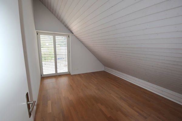 Grosszügige und lichtdurchflutete Maisonette-Wohnung mit Balkon im Eigentumsstandart 6