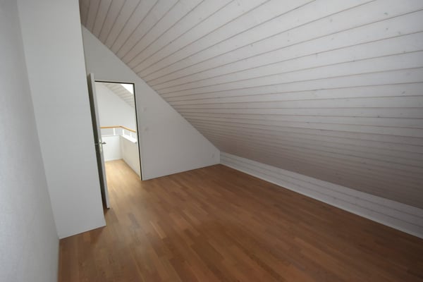 Grosszügige und lichtdurchflutete Maisonette-Wohnung mit Balkon im Eigentumsstandart 7