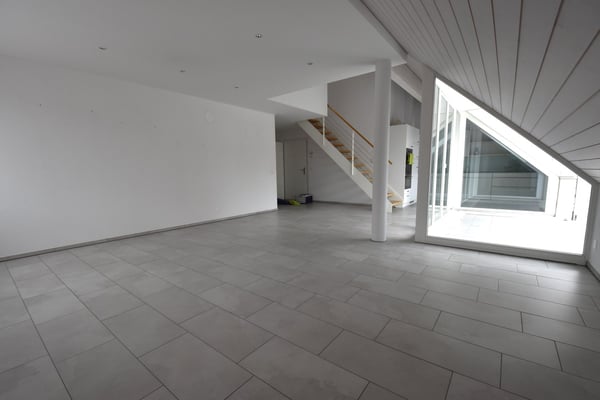 Grosszügige und lichtdurchflutete Maisonette-Wohnung mit Balkon im Eigentumsstandart 9