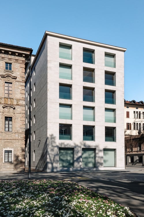 LUGANO CENTRO - Spazio commerciale con vetrina 6