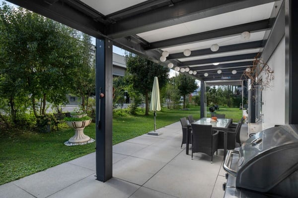 Modern und mit grossem Aussenbereich 11