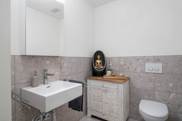 Modern und mit grossem Aussenbereich 8