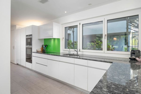 Modern und mit grossem Aussenbereich 3