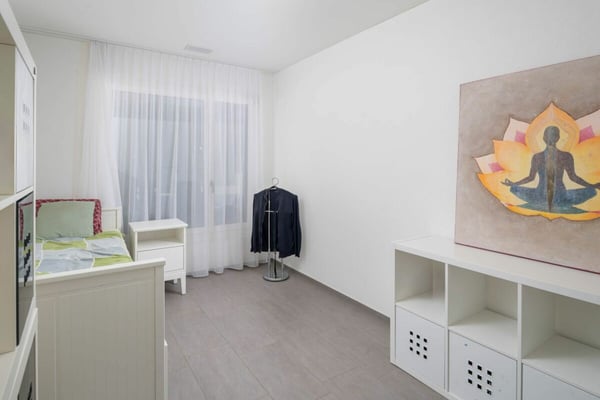 Modern und mit grossem Aussenbereich 7