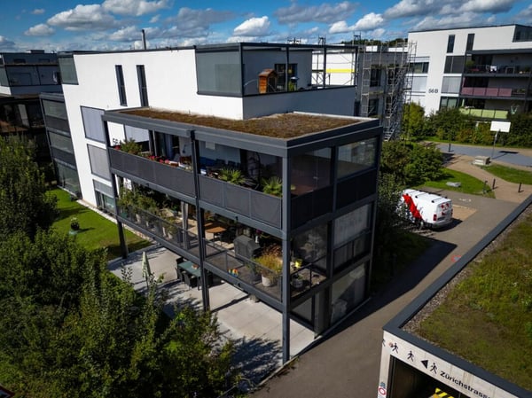 Modern und mit grossem Aussenbereich 12