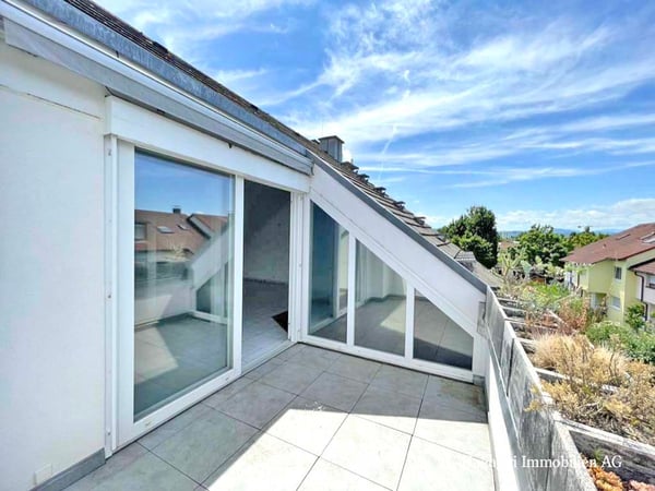 HOCHWERTIGE 1 1?2-ZIMMER MAISONETTE-WOHNUNG MIT WUNDERSCHÖNER AUSSICHT 2