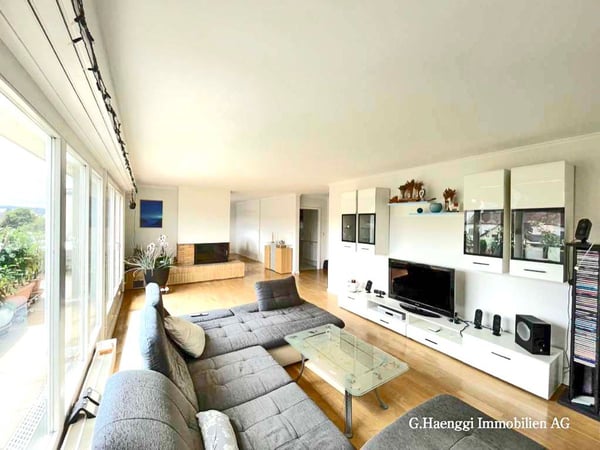 Aussergewöhnliche 1.5 Zimmer Attikawohnung mit grossem Rundumbalkon 4