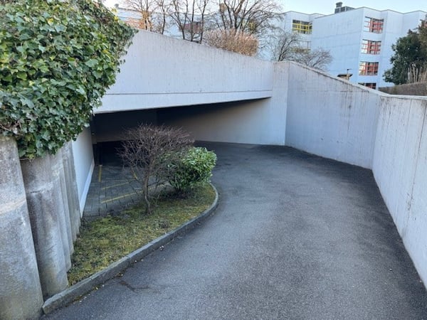 Motorradparkplatz zu vermieten 2