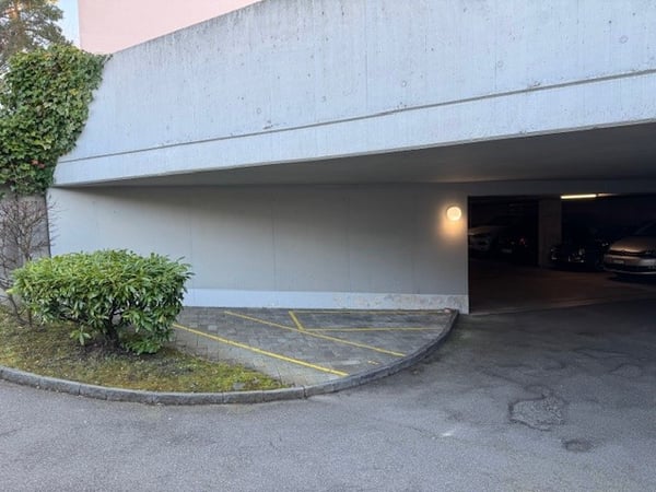 Motorradparkplatz zu vermieten 3