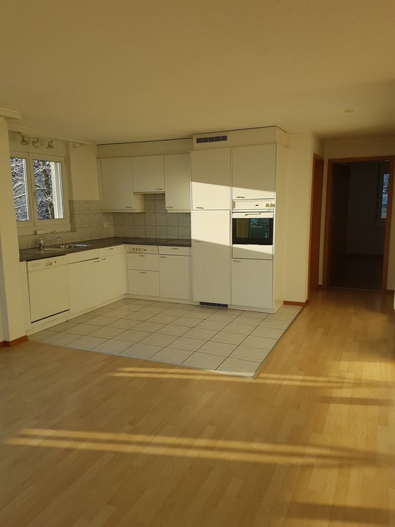 Appartement mansardé super lumineux avec grand balcon, bon emplacement 3