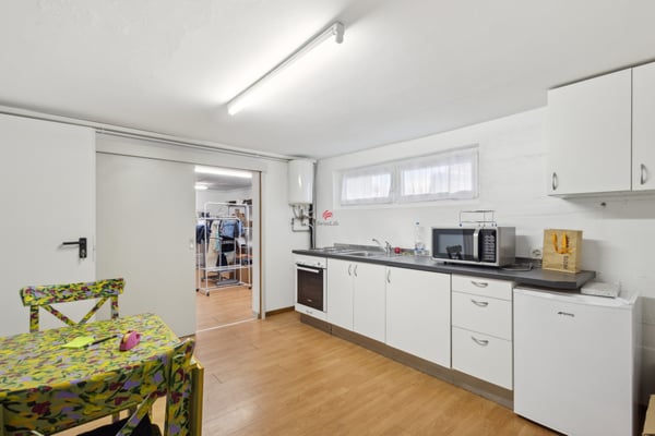 Complesso ideale per uffici e attività 10