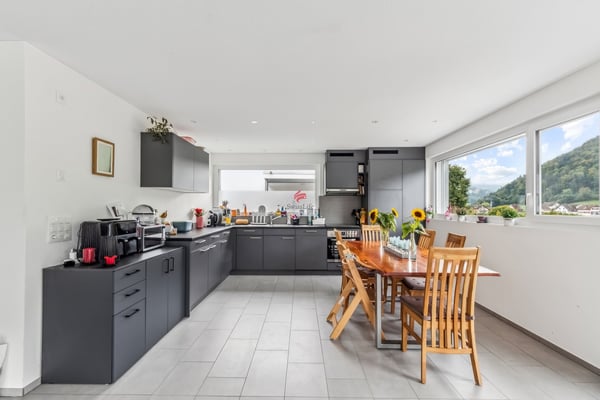 Modernes, helles Bijoux in familiärer Atmosphäre 4