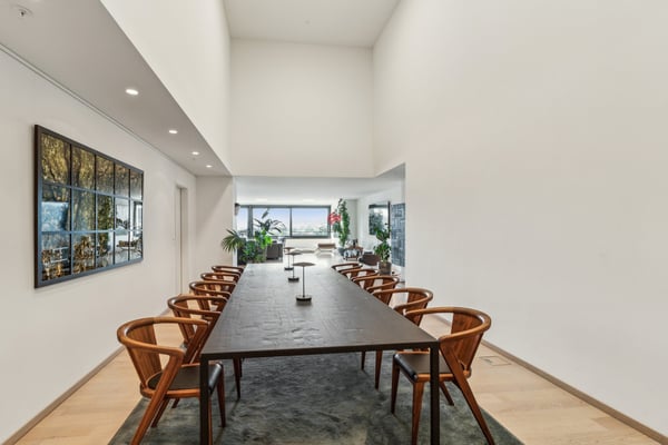 Thronen über den Dächern von Zürich 6