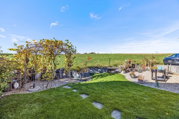 Ruhig und sonnig mit gepflegtem Garten! 6