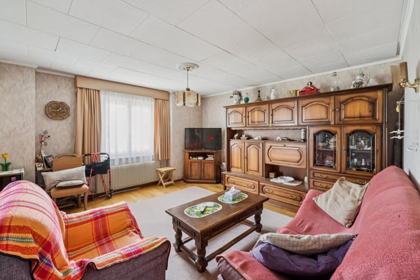 Maison villageoise de 6 appartements et 10 places de parc avec grange 3