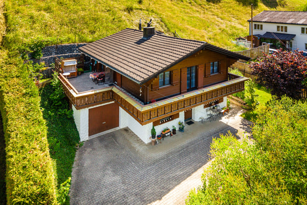 Rückzugsort im Grünen - Charmantes Chalet mit viel Umschwung 2