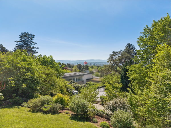 Grandiose Aussicht trifft auf freistehende Moderne 10
