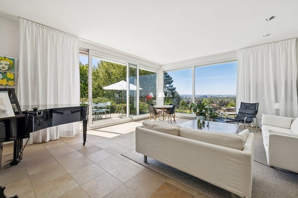 Grandiose Aussicht trifft auf freistehende Moderne 3