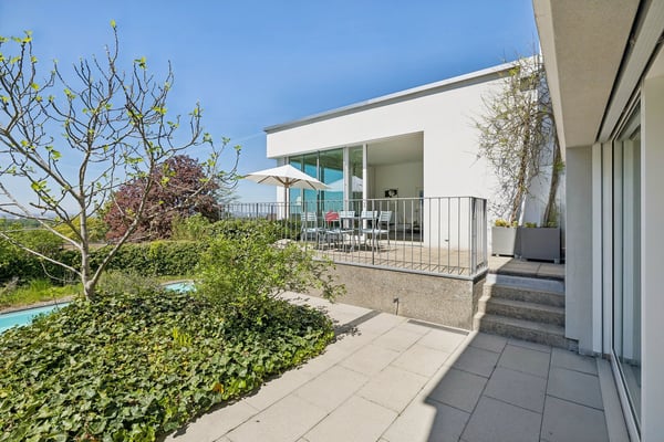 Grandiose Aussicht trifft auf freistehende Moderne 4