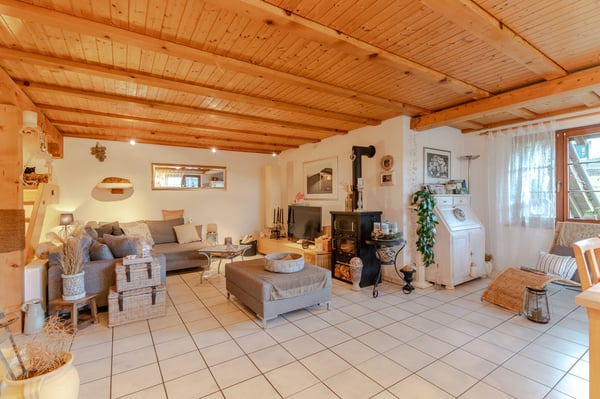 Riegelhaus mit Einliegerwohnung + Baulandreserve 12
