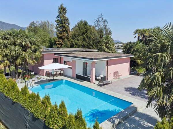 Zeitlose Luxusvilla mit Einliegerwohnung 12