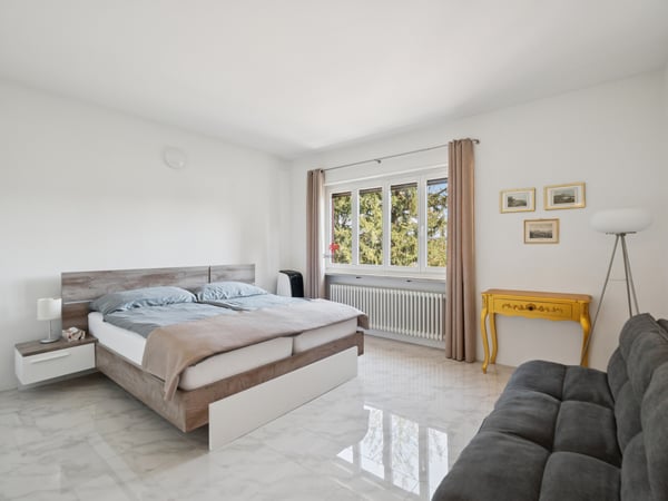 Zeitlose Luxusvilla mit Einliegerwohnung 7