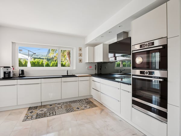 Zeitlose Luxusvilla mit Einliegerwohnung 4