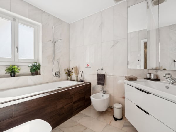 Zeitlose Luxusvilla mit Einliegerwohnung 8