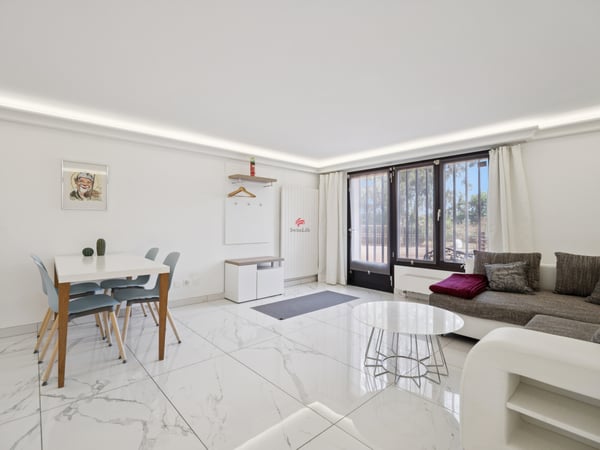 Zeitlose Luxusvilla mit Einliegerwohnung 9