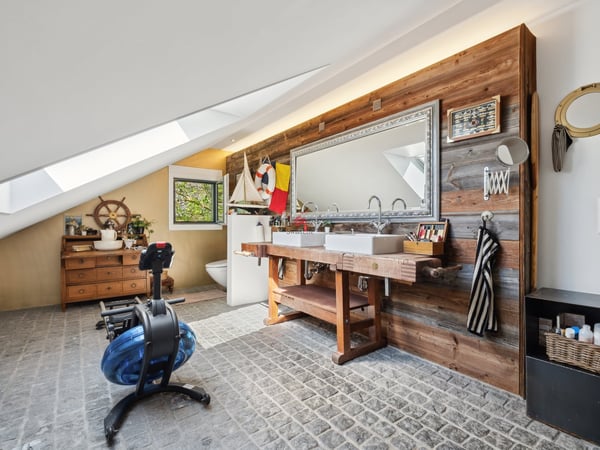 Exklusiver Wohntraum mit parkähnlichem Garten 12