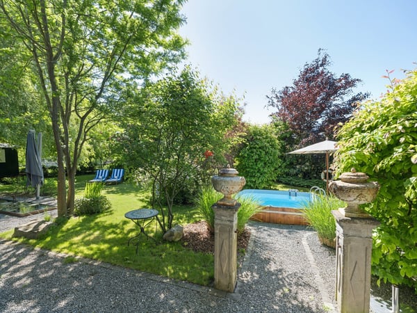 Exklusiver Wohntraum mit parkähnlichem Garten 12