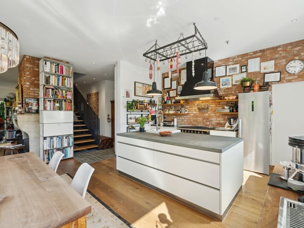 Exklusiver Wohntraum mit parkähnlichem Garten 4