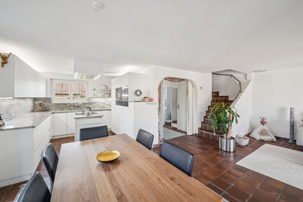 Doppeleinfamilienhaus mit Pool und Wintergarten 3