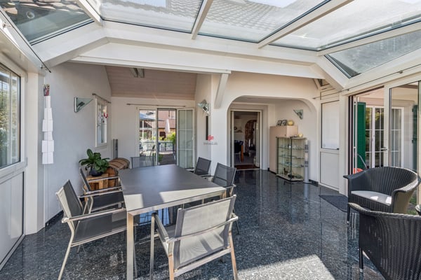 Doppeleinfamilienhaus mit Pool und Wintergarten 6