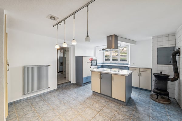 Ancienne ferme de caractère avec potentiel au centre du village 4