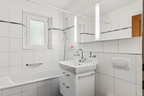 Charmantes Mittelhaus mit traumhafter Aussicht und Potenzial 8