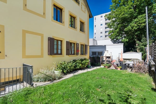 Immeuble de rendement de 5 appartements, bureaux et places de parc 2