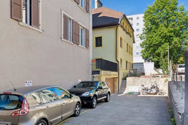 Immeuble de rendement de 5 appartements, bureaux et places de parc 3