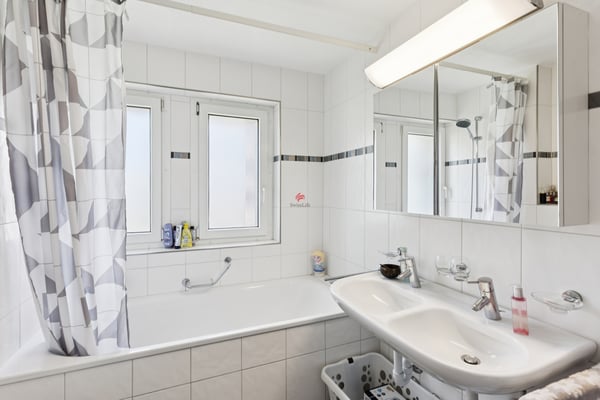 Sonneneinstrahlung von allen Seiten der Wohnung 8