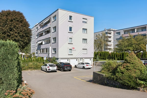Sonneneinstrahlung von allen Seiten der Wohnung 10
