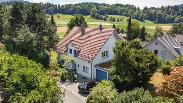 Grosszügiges Familienhaus mit Gartenidylle 10