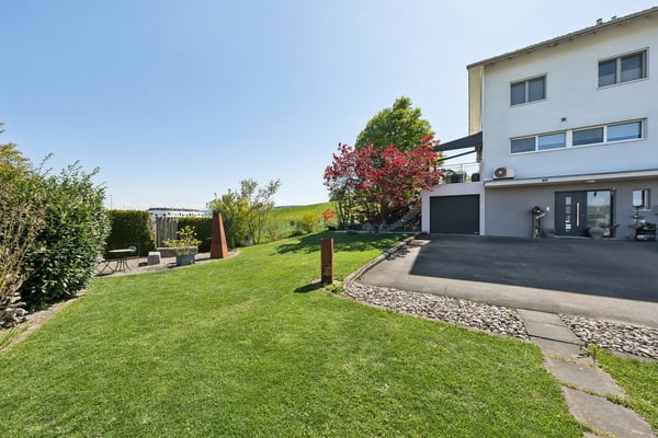 Panorama Doppeleinfamilienhaus mit See- und Bergsicht 1