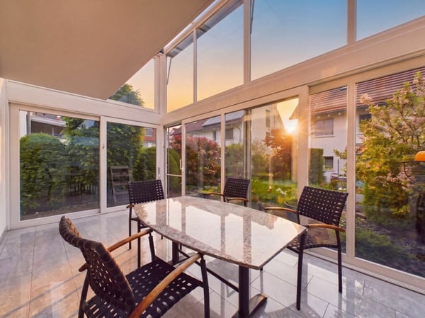Wo Wohnqualität zuhause ist - Familienhaus mit Wintergarten und Solaranlage 1