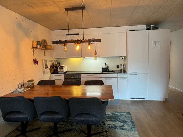 Moderne 3.5-Zimmerwohnung im 1. Obergeschoss mit Balkon 2