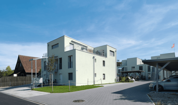 Moderne 3.5-Zimmerwohnung im 1. Obergeschoss mit Balkon