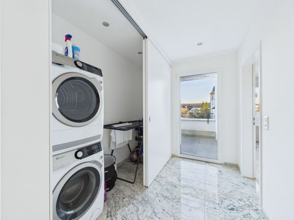 Exklusive 4.5-Zimmer-Attikawohnung - Luxusausbau, Designer-Küche & zwei Terrassen im Zentrum von Kloten 16