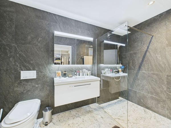Exklusive 4.5-Zimmer-Attikawohnung - Luxusausbau, Designer-Küche & zwei Terrassen im Zentrum von Kloten 13