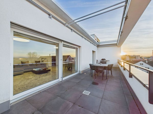 Exklusive 4.5-Zimmer-Attikawohnung - Luxusausbau, Designer-Küche & zwei Terrassen im Zentrum von Kloten 2