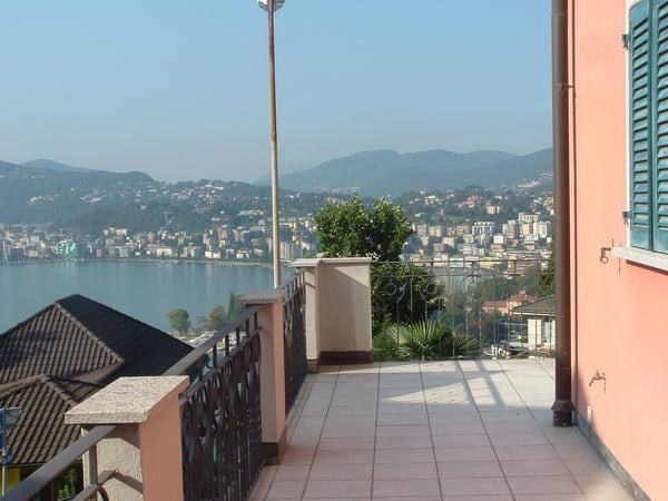 Esclusivo appartamento vista lago 9